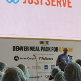 Voluntarios de SirveAhora colaboran con “Unite for Good” en Denver, Colorado, con motivo del Día Nacional de Servicio y Conmemoración, el 11 de septiembre de 2026. 